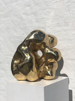 THE CAVE - skulptur i poleret messing H 42 x B 38 cm